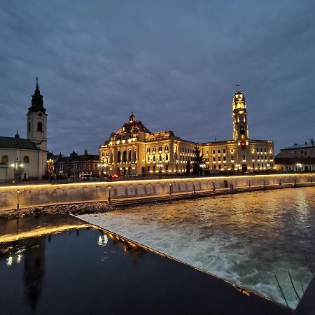 Spiegel Center Apartment Oradea Bagian luar foto