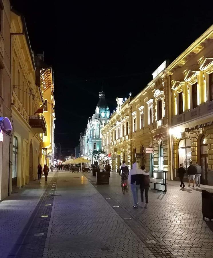 Spiegel Center Apartment Oradea Bagian luar foto