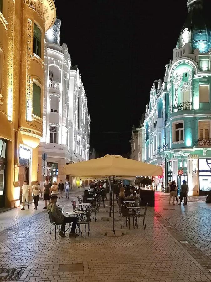 Spiegel Center Apartment Oradea Bagian luar foto