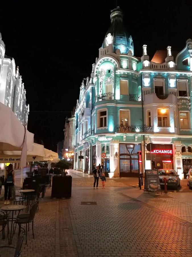 Spiegel Center Apartment Oradea Bagian luar foto